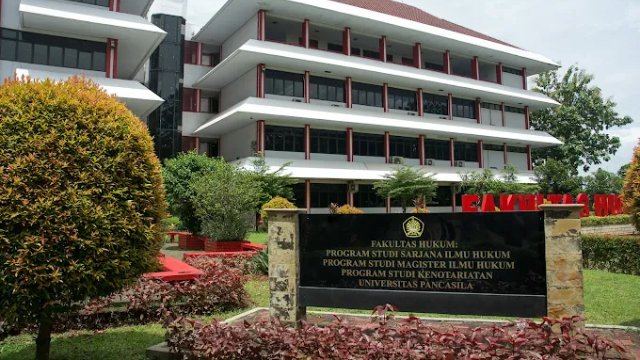 Gedung utama Universitas Pancasila di Jakarta Selatan